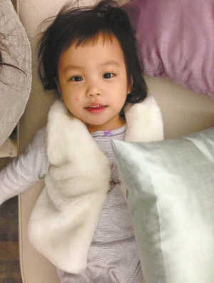 赵薇爱女小四月近照曝光被赞靓过小时妈妈图