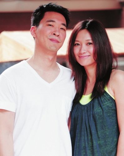 黄立行承认与徐静蕾约会否认已婚