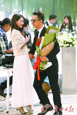 高圆圆甜蜜谈赵又廷探班不期待惊喜求婚要自然