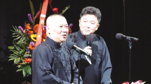 郭德纲洛杉矶办专场逗乐全场师徒间相互贬损调侃