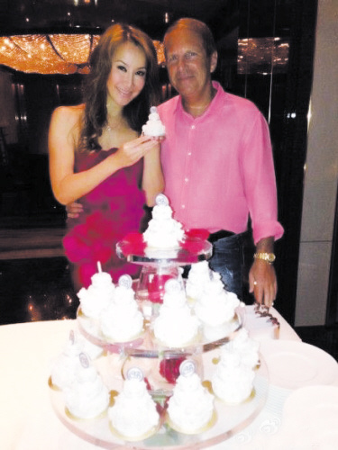 李玟与老公庆结婚一周年秀恩爱驳婚变传闻(图)