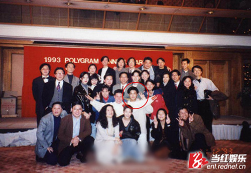 郑嘉颖青涩旧照曝光与张学友合影萌范儿十足(图)