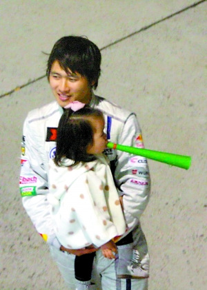 韩寒女儿韩小野曝光小女孩萌态可掬惹人爱(图)