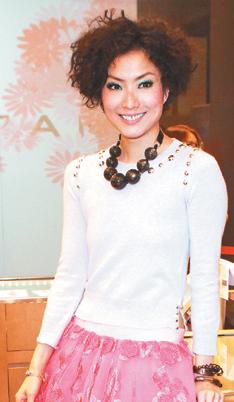传许志安巴厘岛向郑秀文求婚一前一后回港(图)