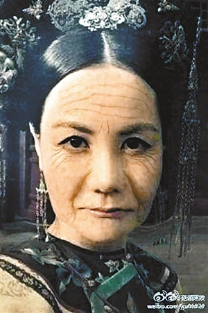 王菲PS成“王姥姥”穿清宫衣顶发髻眼神霸气(图)