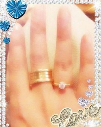 郝蕾晒钻戒承认已订婚未婚夫身份引猜疑(图)
