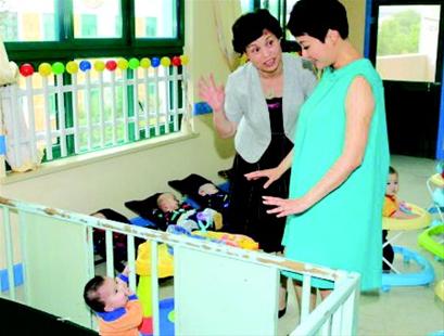 袁莉否认怀孕:老被盯着真的会肚子疼
