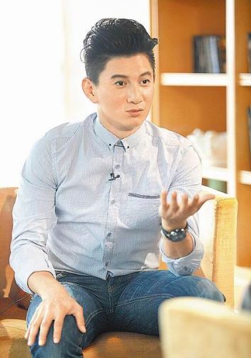 吴奇隆忆辛酸童年:早5点收垃圾没考前三遭毒打