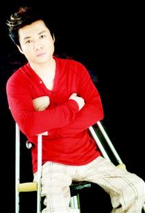 明星机场安检尴尬事:李琛携拐杖被阻刘若英被摸