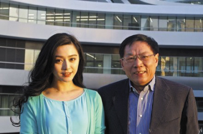 范冰冰任志强合影曝光网友调侃:美女与野兽(图)