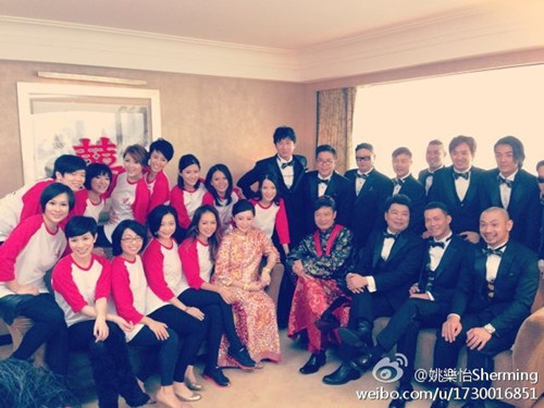 钱嘉乐汤盈盈今日大婚姐妹团穿T恤配长裤(图)