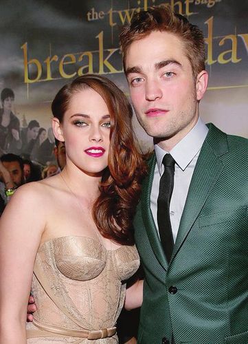 “暮光情侣”复合后携手现身相互依偎大秀恩爱(图)