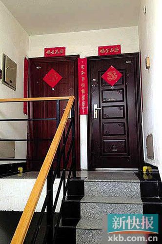 “晶刚”保定未摆酒郭晶晶老家大门紧闭贴喜字(图)