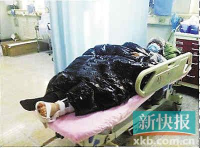 黄晓明骨折反安慰妈妈Angelababy回京照顾男友