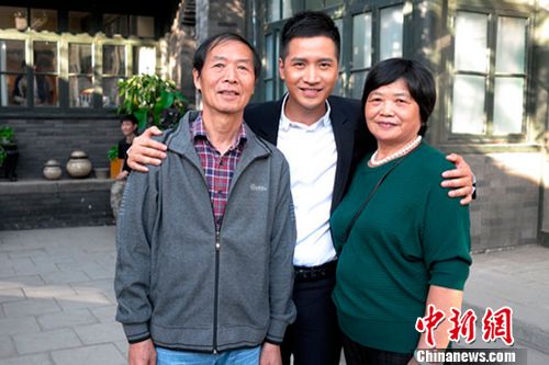 何晟铭感恩节心怀感恩感谢父母想多陪陪家人