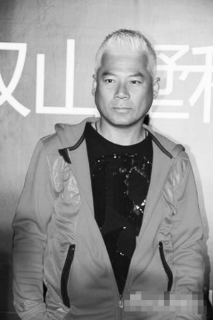 巫启贤车祸右脚扭伤有惊无险感恩“保住左腿”