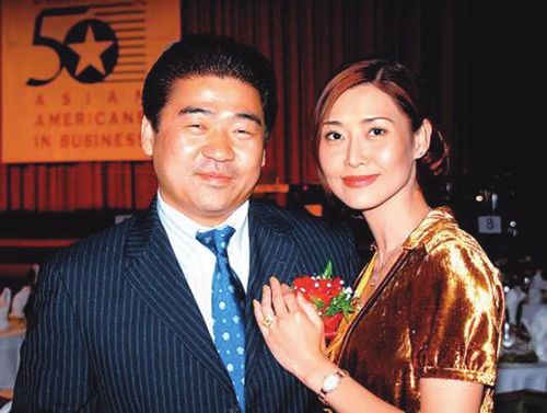 昔日香港性感女神叶玉卿复出与老公合照曝光(图)