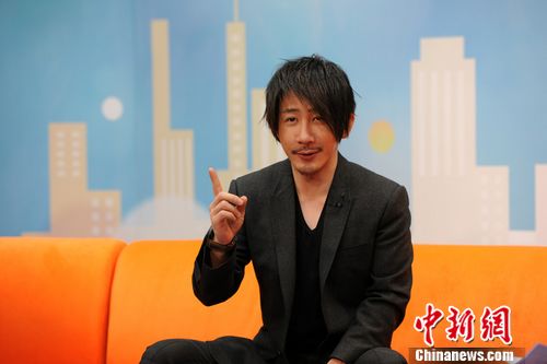 刘谦是否登春晚称仍需保密跟董卿只在舞台见面