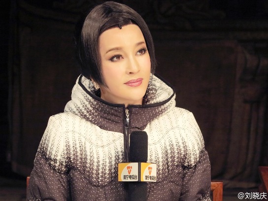 刘晓庆晒白皙美照无皱纹粉丝大呼“好年轻”(图)