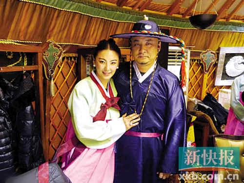 张雨绮穿韩服秀恩爱手上巨钻气场十足(图)