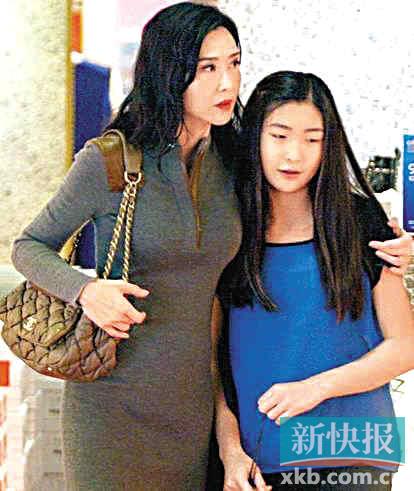 叶玉卿携爱女逛街两小时花数万尽显豪门风范(图)