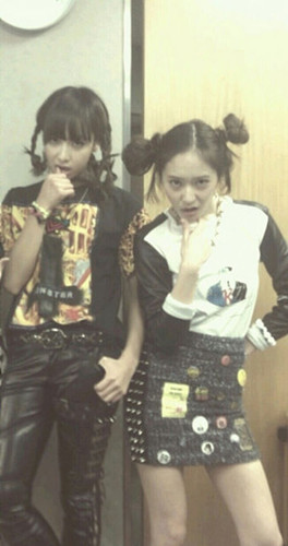 宋茜、Krystal扮不良少女可爱又搞笑(图)