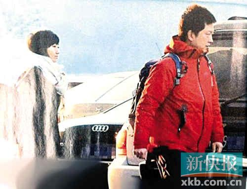 柴静与老公就餐照曝光携手出行恩爱有加(图)