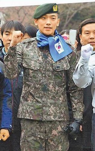 Rain服役期间被禁足一周暴瘦7公斤脸冒痘痘(图)