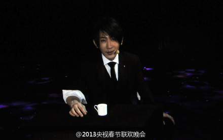 刘谦春晚节目首曝光表演扑克牌魔术李云迪伴奏