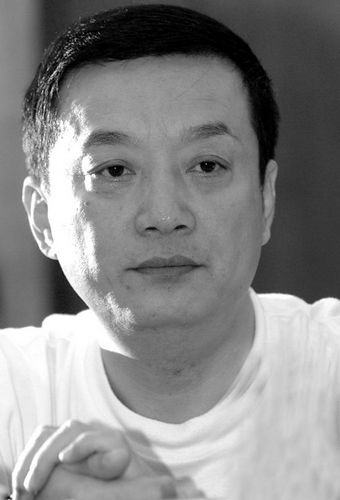 相声艺术家王平追悼会:现场反复播放《菊花台》-中新网