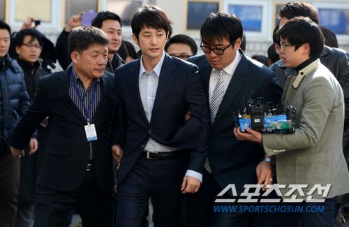 朴施厚涉嫌性侵赴警署坦言:望真相公之于众(图)