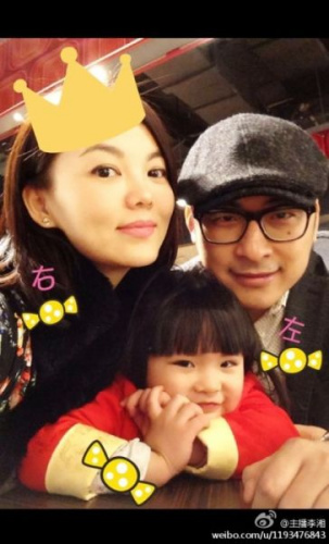 李湘晒全家福女儿萌态可掬被赞像爸爸(图)