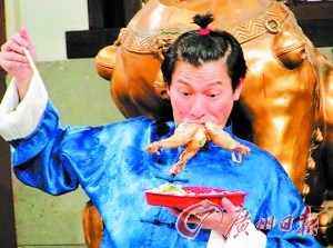 刘德华昔日旧照曝光梳冲天辫一口咬仨鸡腿(图)