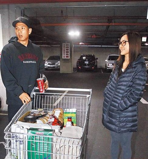 范玮琪素颜逛超市被偷拍花容失色大喊“超丑”(图)