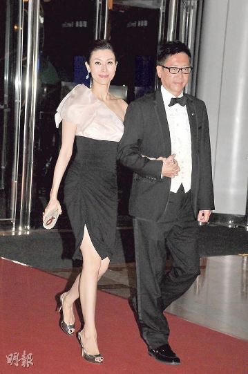 李嘉欣买马取名“二宝”疑期盼与老公再生一胎(图)