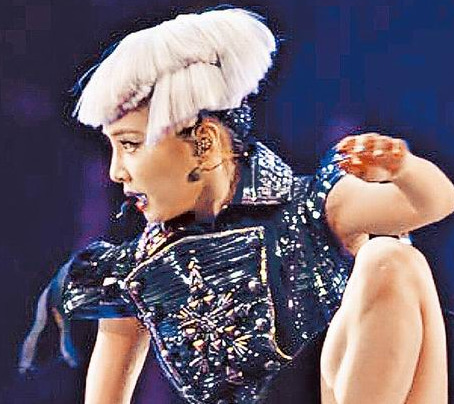 蔡依林被指露底裤经纪人否认:那是表演裤(图)
