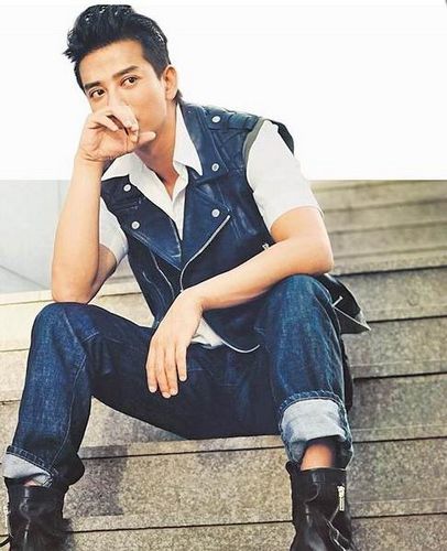 陈晓东经历6级地震穿花内裤躲桌底念佛求平安