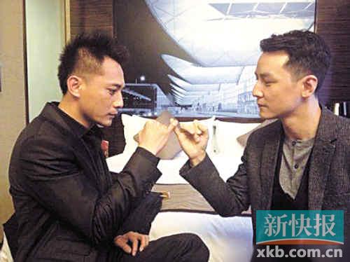 刘烨晒与吴彦祖拉钩照重提定娃娃亲(图)