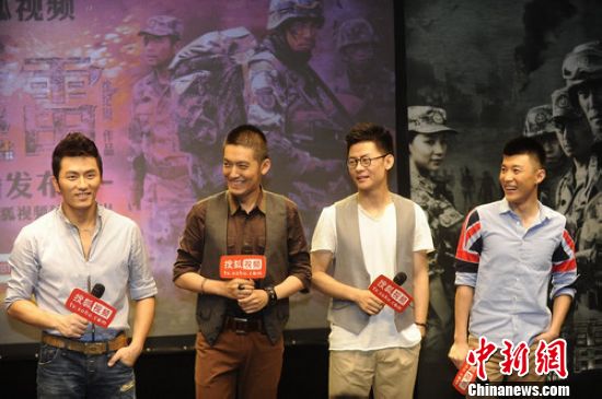 角色扮演番号封面排行_图文:蔡康永小S同登时尚封面大玩角色扮演(2)