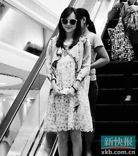 名模诸葛紫岐外出掩肚不知肚里娃是男是女