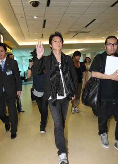 福山雅治赴台300粉丝接机日籍粉丝推婴儿车被撞