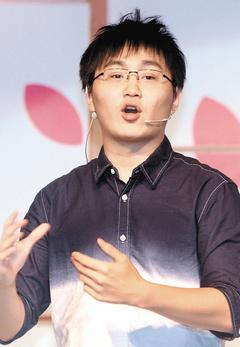 李国修儿子早熟冷静面对父亲离世(图)
