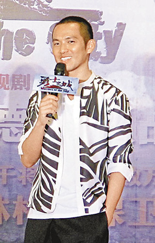 钟汉良演警员剃平头勤健身盼练出人鱼线(图)
