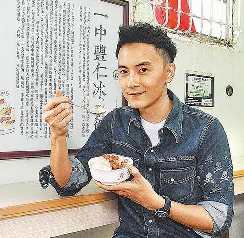 郑元畅退伍当天即刻回家看老爸忆童年时光感慨