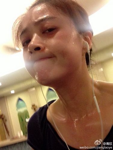 蒋欣晒香汗淋漓运动照许愿生子娶蔡少芬爱女图