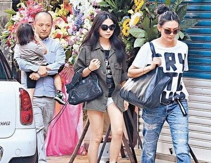 ������Я����������ع����Ů��ͬ���ƽ��ã�ͼ��