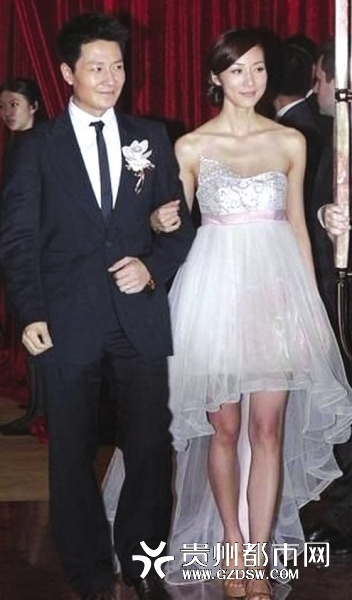 ��ѩ���������ں�����ų��Ҷ�����ͬ�У�ͼ��