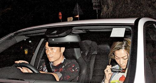 ֣������־��������ͬ��1����Ů���ܻ�ǰ����Ϊ