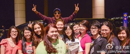 王力宏抵马来西亚拍好莱坞新片粉丝接机(图)
