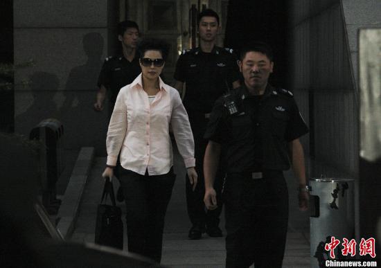 ��ĳĳ���ܺ�����ʦ����ĳĳͥ���ϴ���������